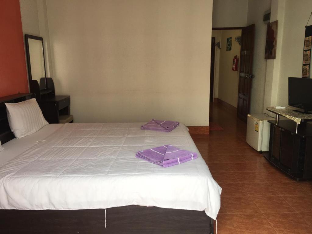Отель Lucky Banzaan Patong Экстерьер фото