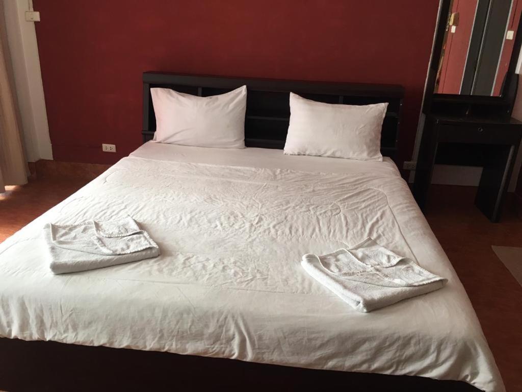 Отель Lucky Banzaan Patong Экстерьер фото