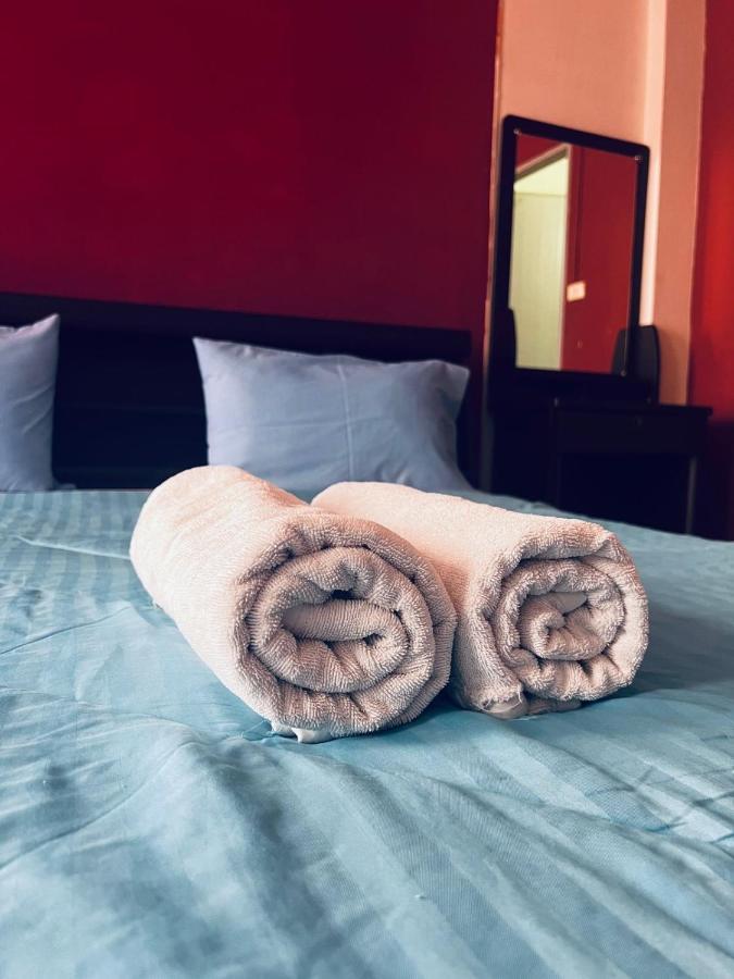 Отель Lucky Banzaan Patong Экстерьер фото