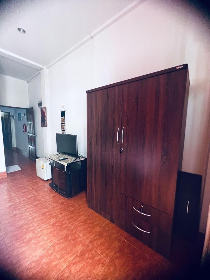 Отель Lucky Banzaan Patong Экстерьер фото