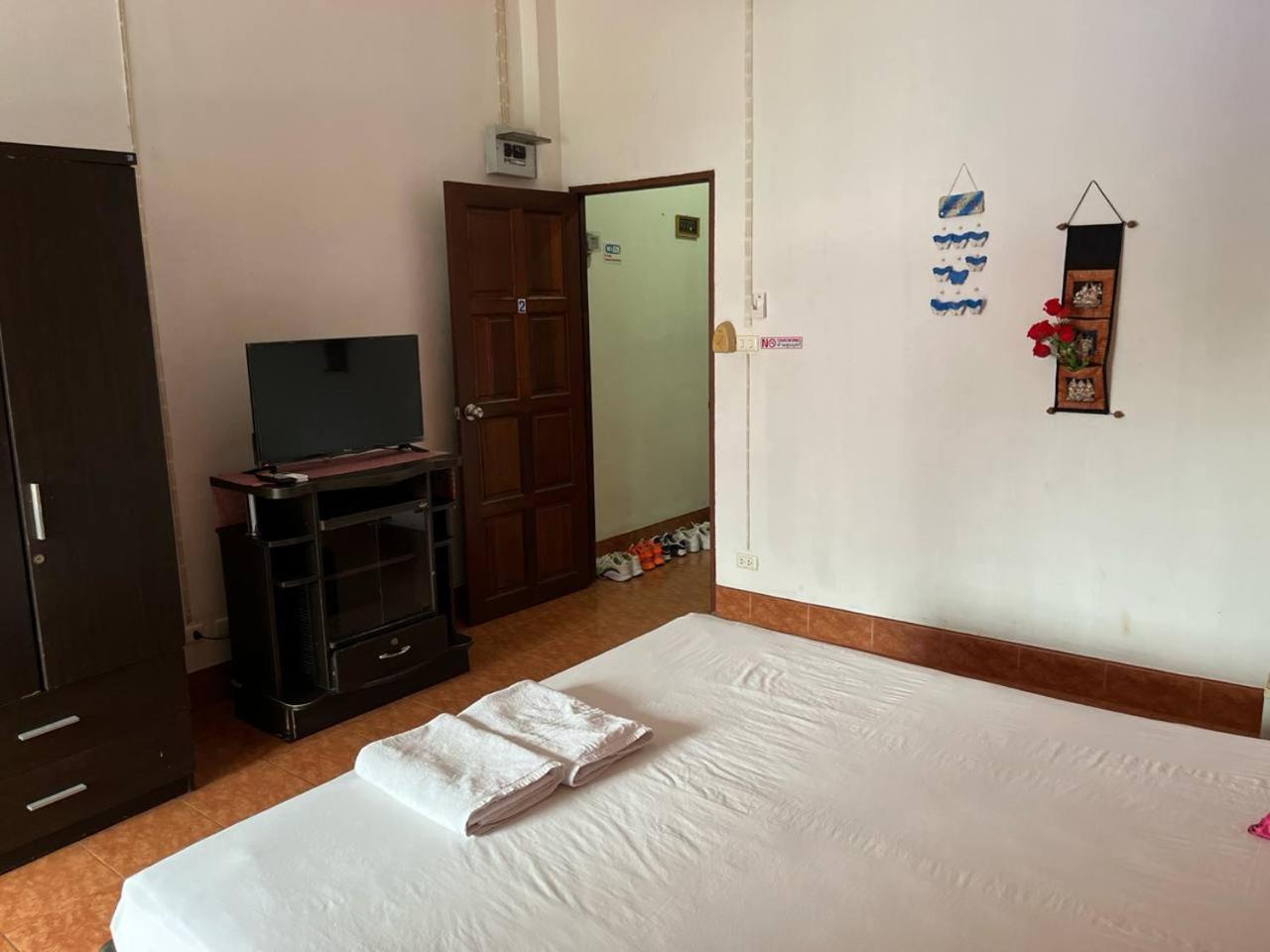 Отель Lucky Banzaan Patong Экстерьер фото