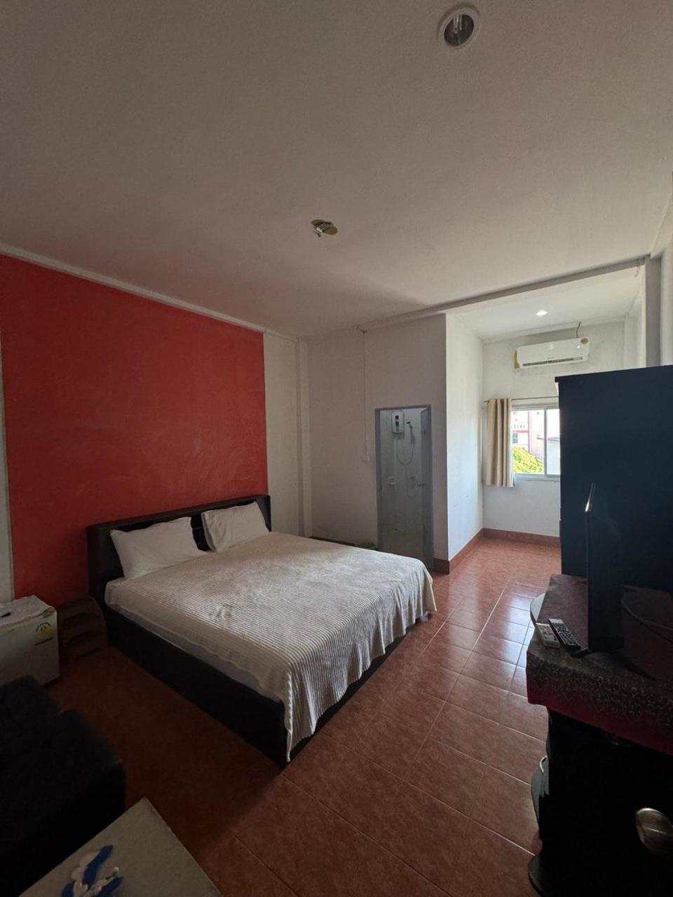 Отель Lucky Banzaan Patong Экстерьер фото